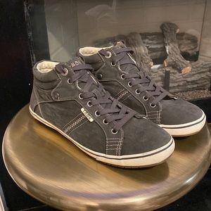 Taos Grey Low-top sneakers Size 10